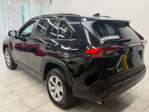 Used 2021 Toyota RAV4 LE w/ Carpet Mat Package (TMS) AWD/4WD image 7