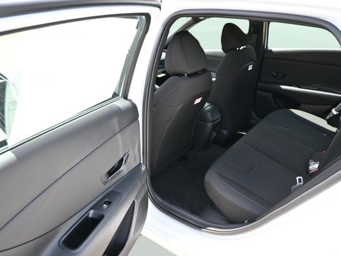 New 2025 Hyundai Elantra SEL FWD image 11