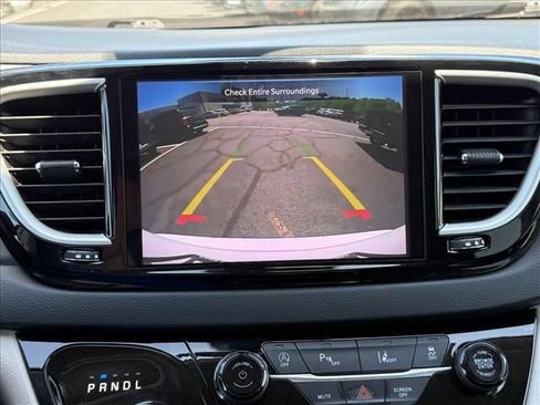 Used 2023 Chrysler Pacifica Touring-L FWD image 25