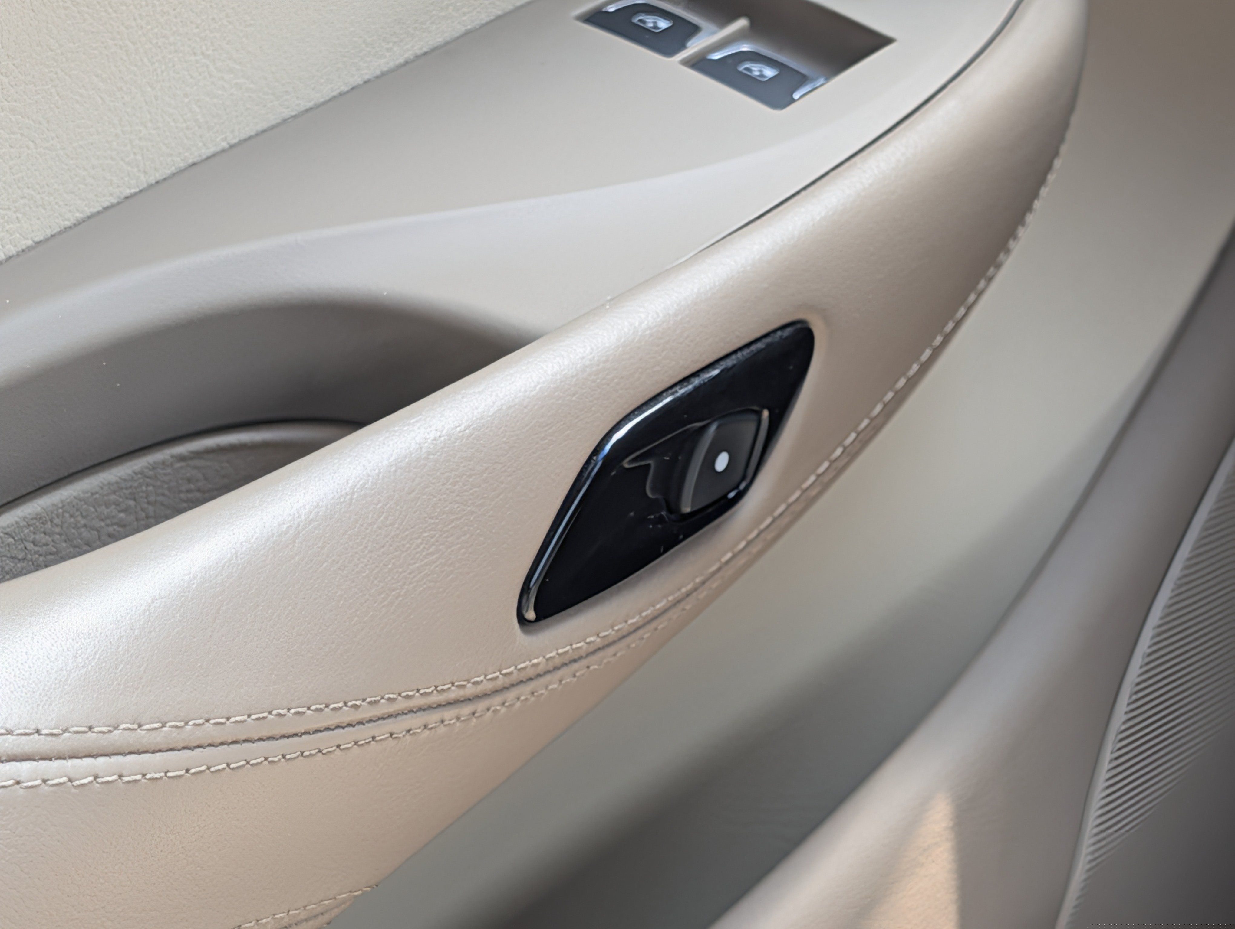 Used 2014 Cadillac ELR FWD image 32