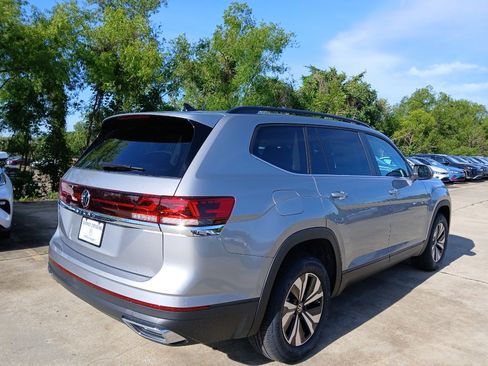 New 2026 Volkswagen Atlas SE FWD image 5