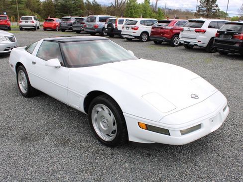 Used 1996 Chevrolet Corvette Coupe RWD image 4