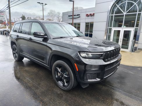Certified 2024 Jeep Grand Cherokee L Altitude AWD/4WD image 2
