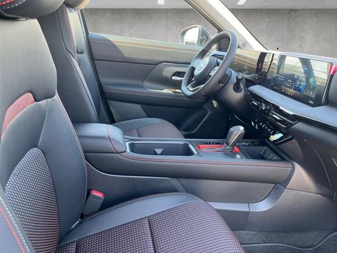 New 2026 Nissan Kicks SR w/ Cold Weather Package image 24