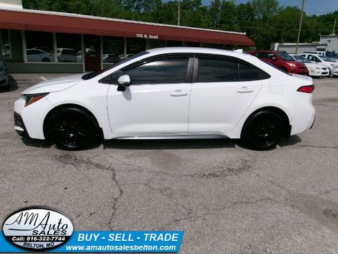 Used 2022 Toyota Corolla SE FWD image 2