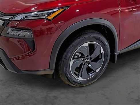Used 2025 Nissan Rogue SV AWD/4WD image 7