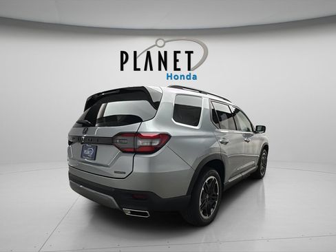 New 2026 Honda Pilot Touring image 7