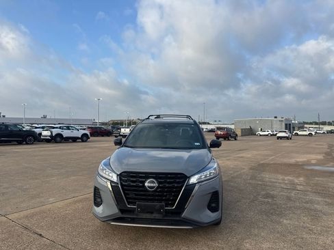 Used 2024 Nissan Kicks SR w/ SR Premium Package FWD image 5