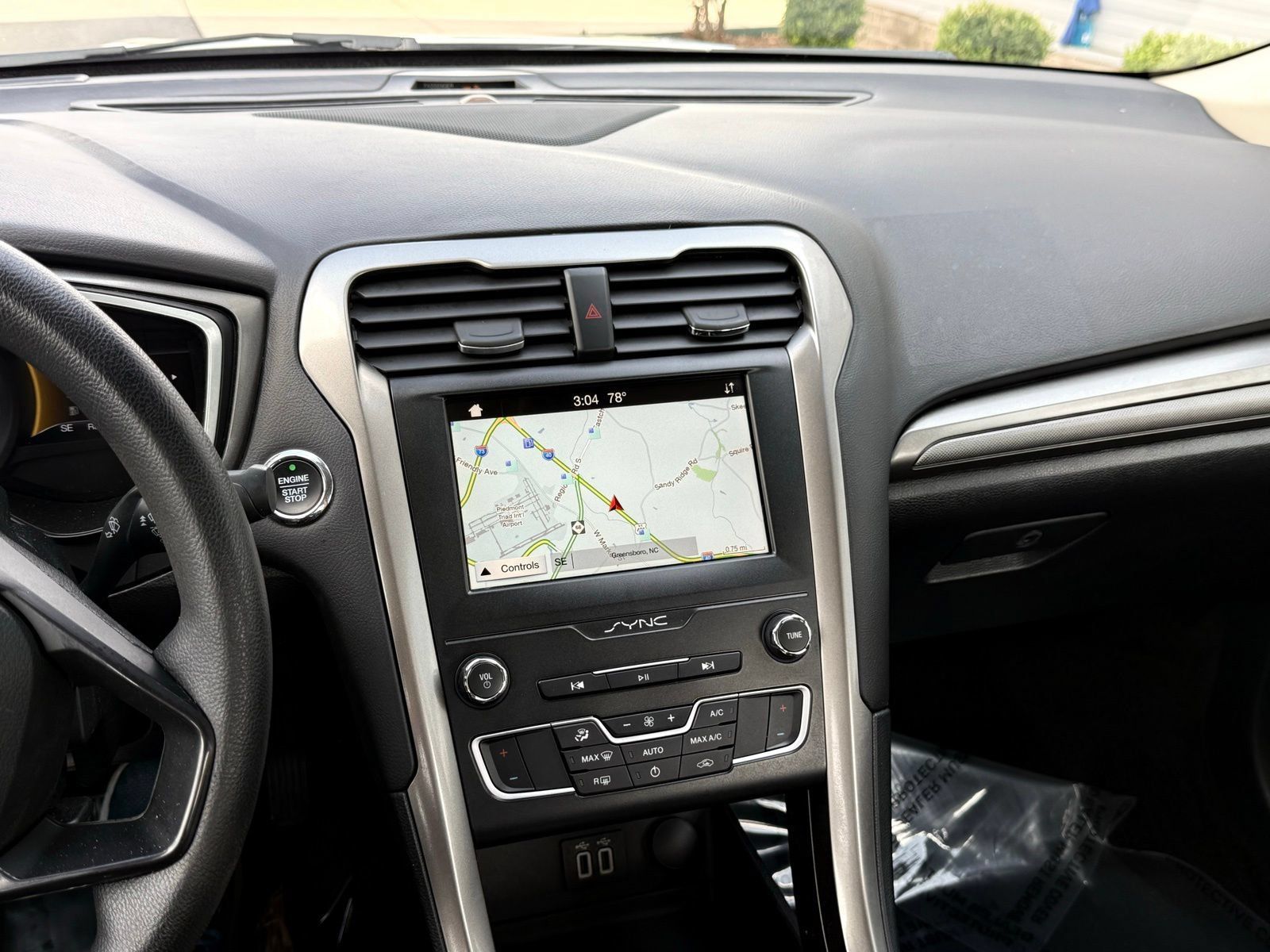 Used 2019 Ford Fusion SE FWD image 28