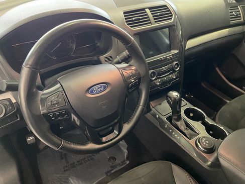 Used 2019 Ford Explorer XLT w/ Equipment Group 202A AWD/4WD image 29