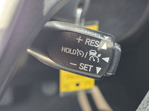 Used 2017 Toyota Corolla LE FWD image 15