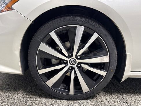 Used 2021 Nissan Altima 2.5 SR w/ SR Premium Package image 3