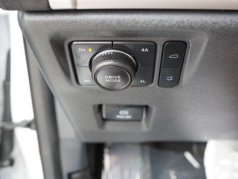 Used 2025 Ford Expedition Active AWD/4WD image 28