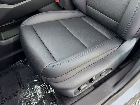 New 2026 Chevrolet Equinox LT w/ Convenience Package II AWD/4WD image 18