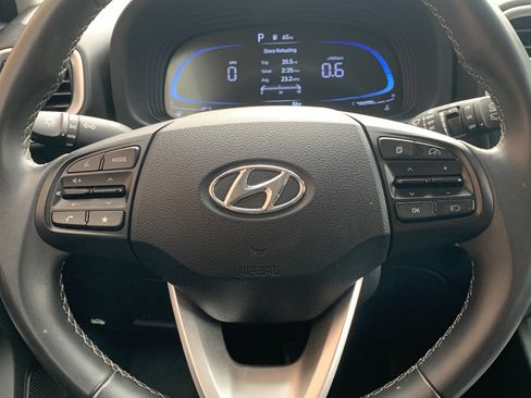 Used 2025 Hyundai Venue SEL FWD image 13