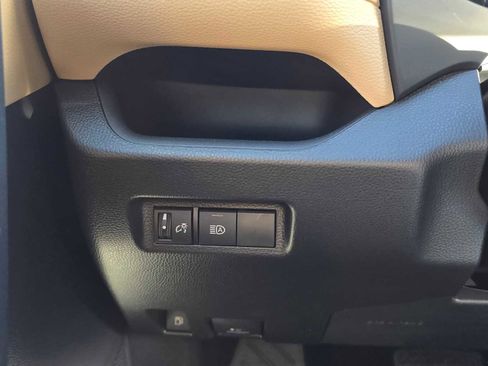 Used 2025 Toyota RAV4 XLE image 29