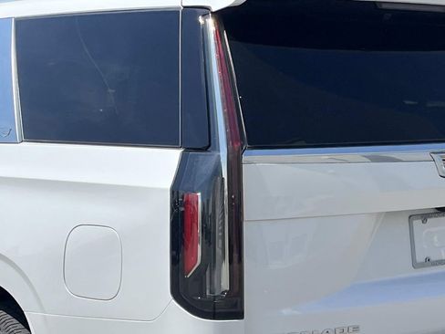 Used 2022 Cadillac Escalade Premium Luxury Platinum AWD/4WD image 10