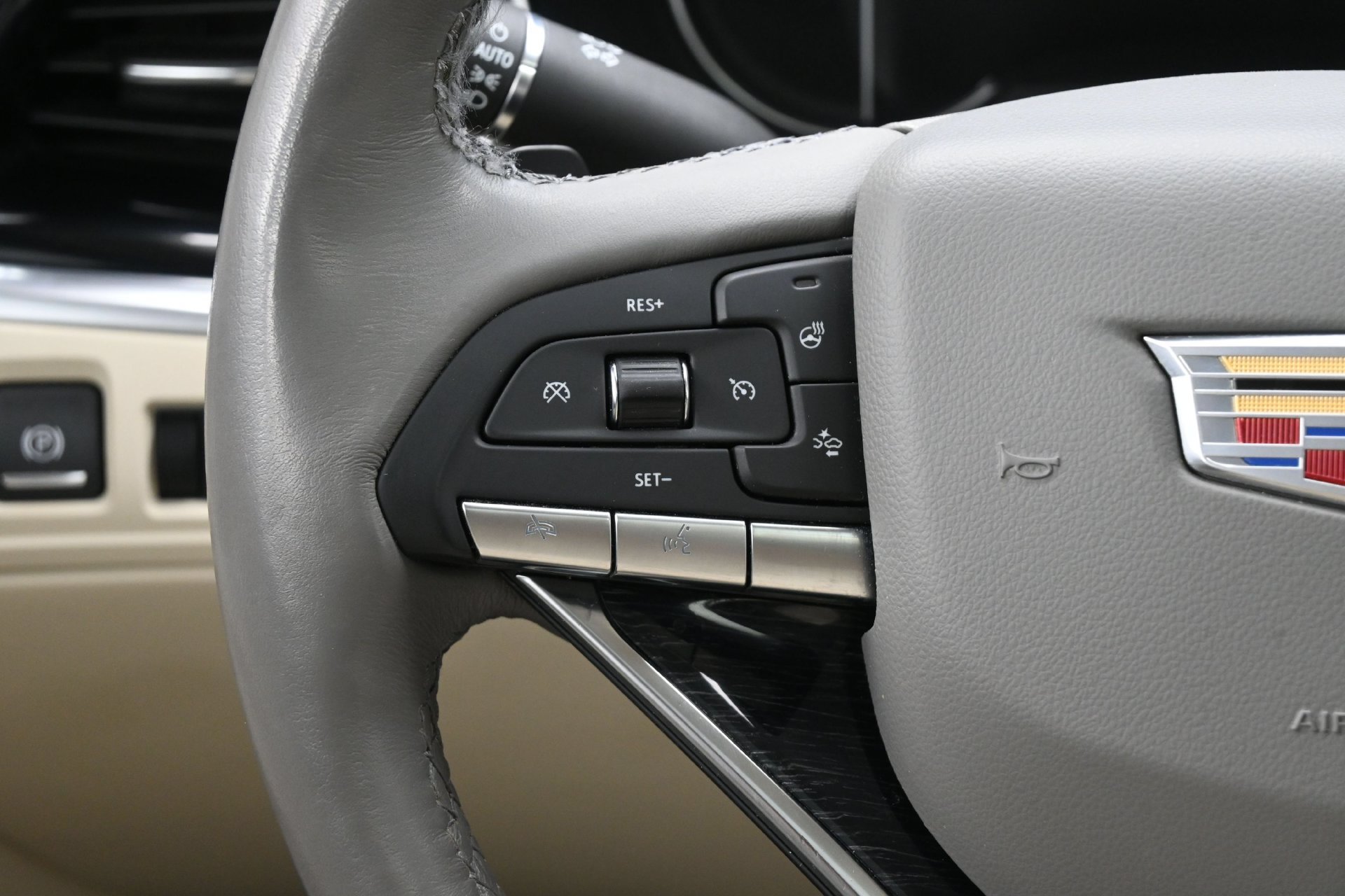 Used 2022 Cadillac XT6 Premium Luxury FWD image 41