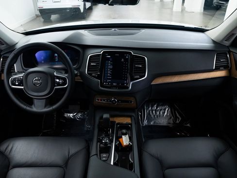 Used 2025 Volvo XC90 T8 Plus image 9