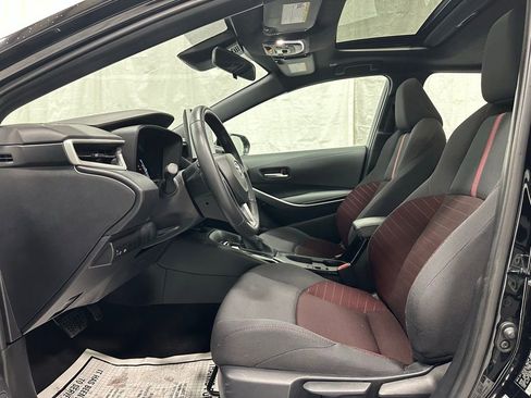 Used 2025 Toyota Corolla SE w/ SE Premium Package image 14