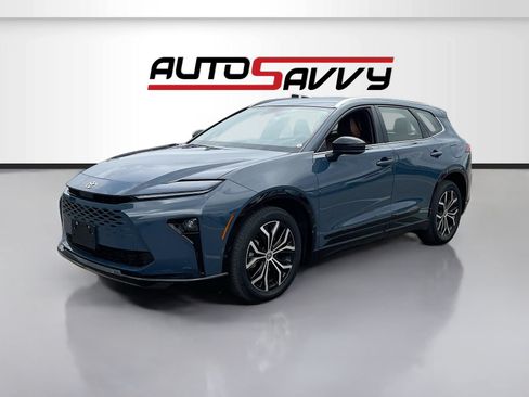 Used 2025 Toyota Crown Signia AWD/4WD image 3