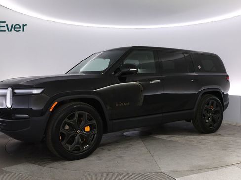 Used 2025 Rivian R1S Premium image 18