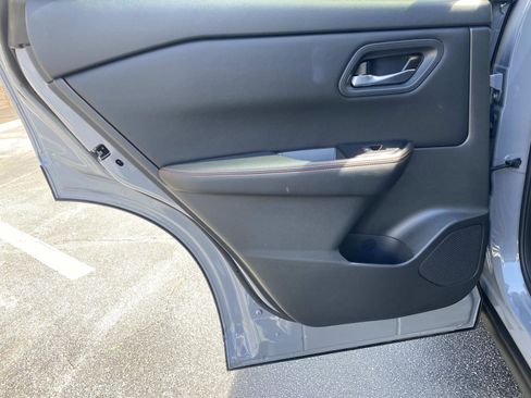 Used 2025 Nissan Rogue SV AWD/4WD image 18