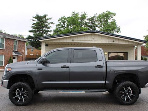Used 2021 Toyota Tundra SR5 w/ SR5 Leather Package AWD/4WD image 10