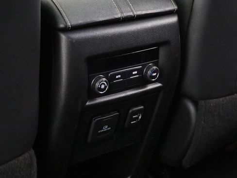 Used 2023 Chevrolet Traverse LT w/ LT Premium Package AWD/4WD image 9