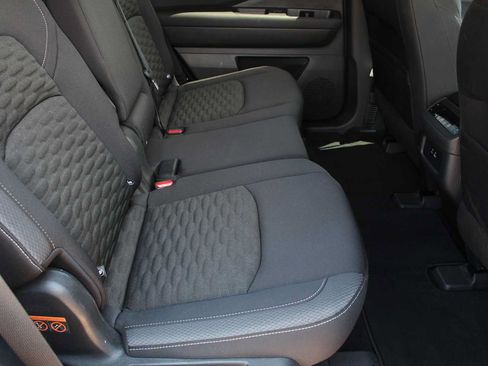 Used 2022 Nissan Pathfinder SV FWD image 23