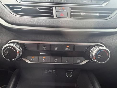 Used 2022 Nissan Altima 2.5 SV FWD image 13