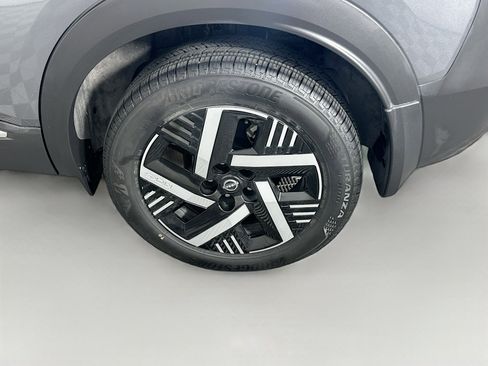 Used 2025 Nissan Kicks SV FWD image 11