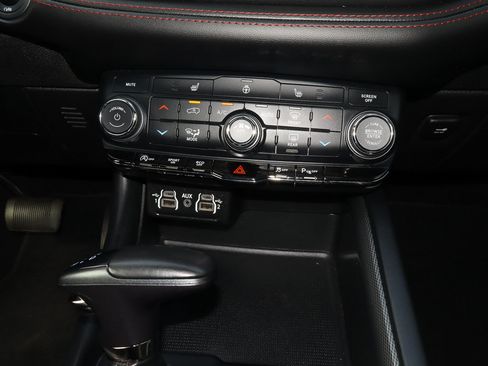 Used 2025 Dodge Durango GT AWD/4WD image 12