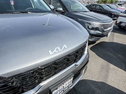 Certified 2025 Kia Sorento EX w/ EX Panoramic Sunroof Package FWD image 4