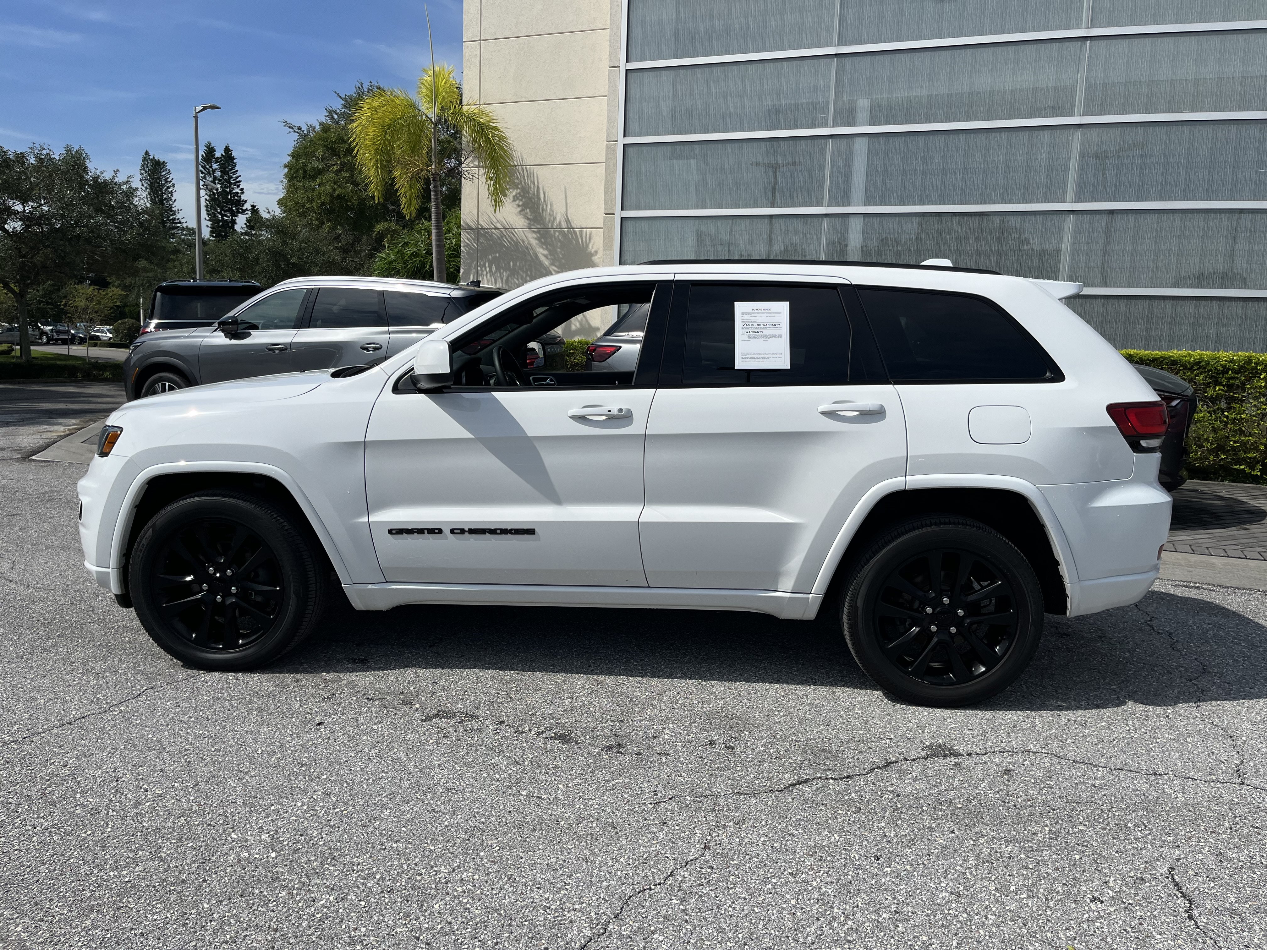 Used 2019 Jeep Grand Cherokee Altitude AWD/4WD image 5