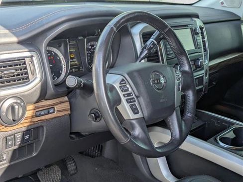 Used 2018 Nissan Titan SL AWD/4WD image 9