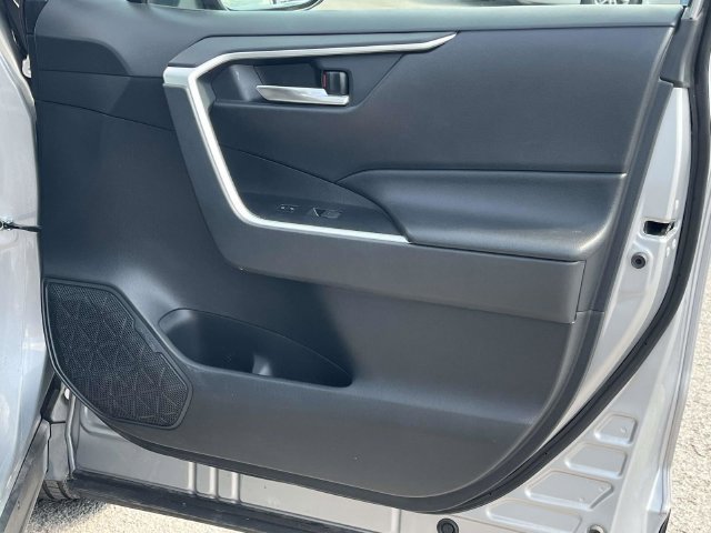Used 2022 Toyota RAV4 XLE FWD image 25