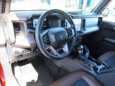 Used 2023 Ford Bronco Outer Banks image 17