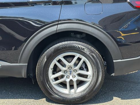 Used 2025 Ford Explorer Active AWD/4WD image 4