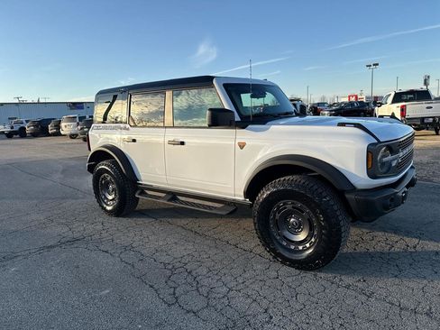 New 2025 Ford Bronco Badlands w/ Sasquatch Package AWD/4WD image 4