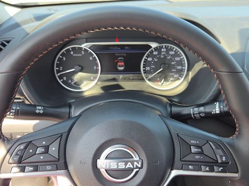 Used 2025 Nissan Sentra SR FWD image 21