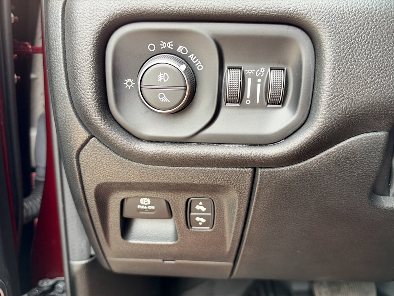 Used 2023 RAM 1500 Laramie AWD/4WD image 30