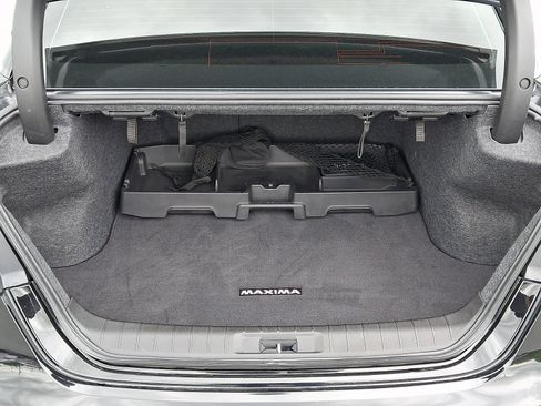 Used 2023 Nissan Maxima SR w/ Sport Mat Group FWD image 8