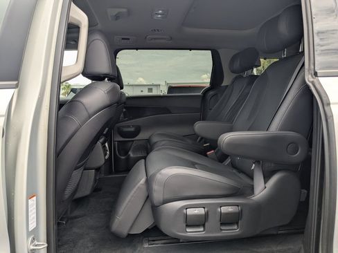 Used 2025 Kia Carnival SX Prestige FWD image 18