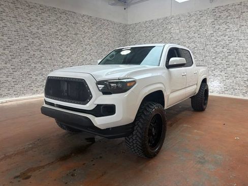 Used 2017 Toyota Tacoma SR RWD image 3
