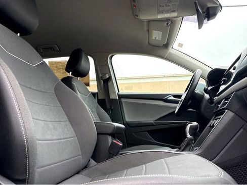 Used 2024 Volkswagen Taos SE FWD image 9
