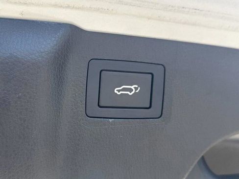 Used 2018 Hyundai Santa Fe Limited FWD image 9