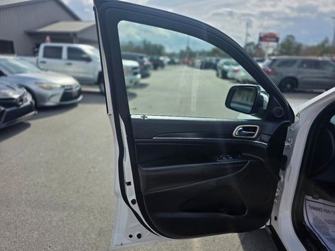 Used 2014 Jeep Grand Cherokee Limited image 6