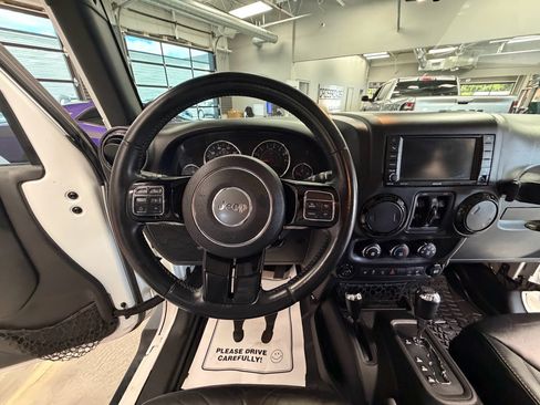 Used 2014 Jeep Wrangler Unlimited Sahara AWD/4WD image 9