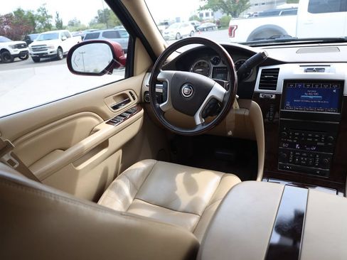 Used 2011 Cadillac Escalade ESV Premium AWD/4WD image 21